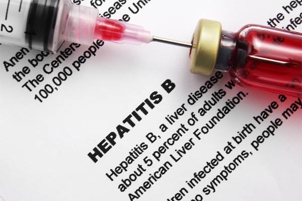 Tiêm vắc xin dự phòng HBV