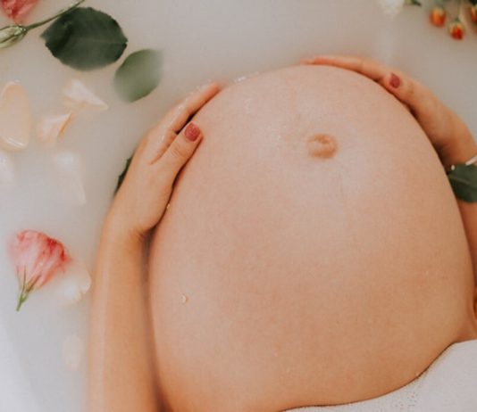 Dùng nước hoa khi mang thai có an toàn không ?
